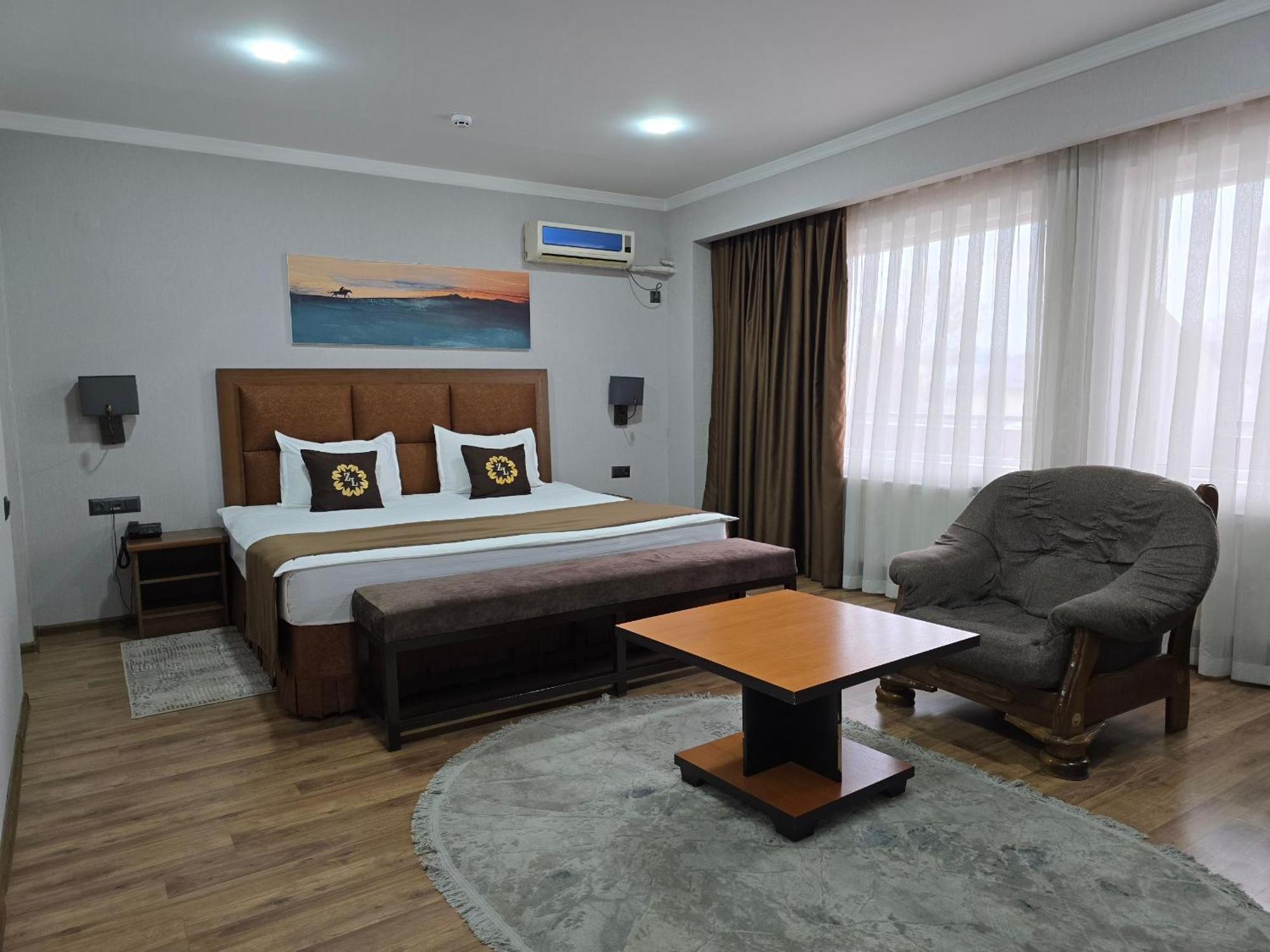 Ziyorat Luxury Hotel Fergana Exterior photo