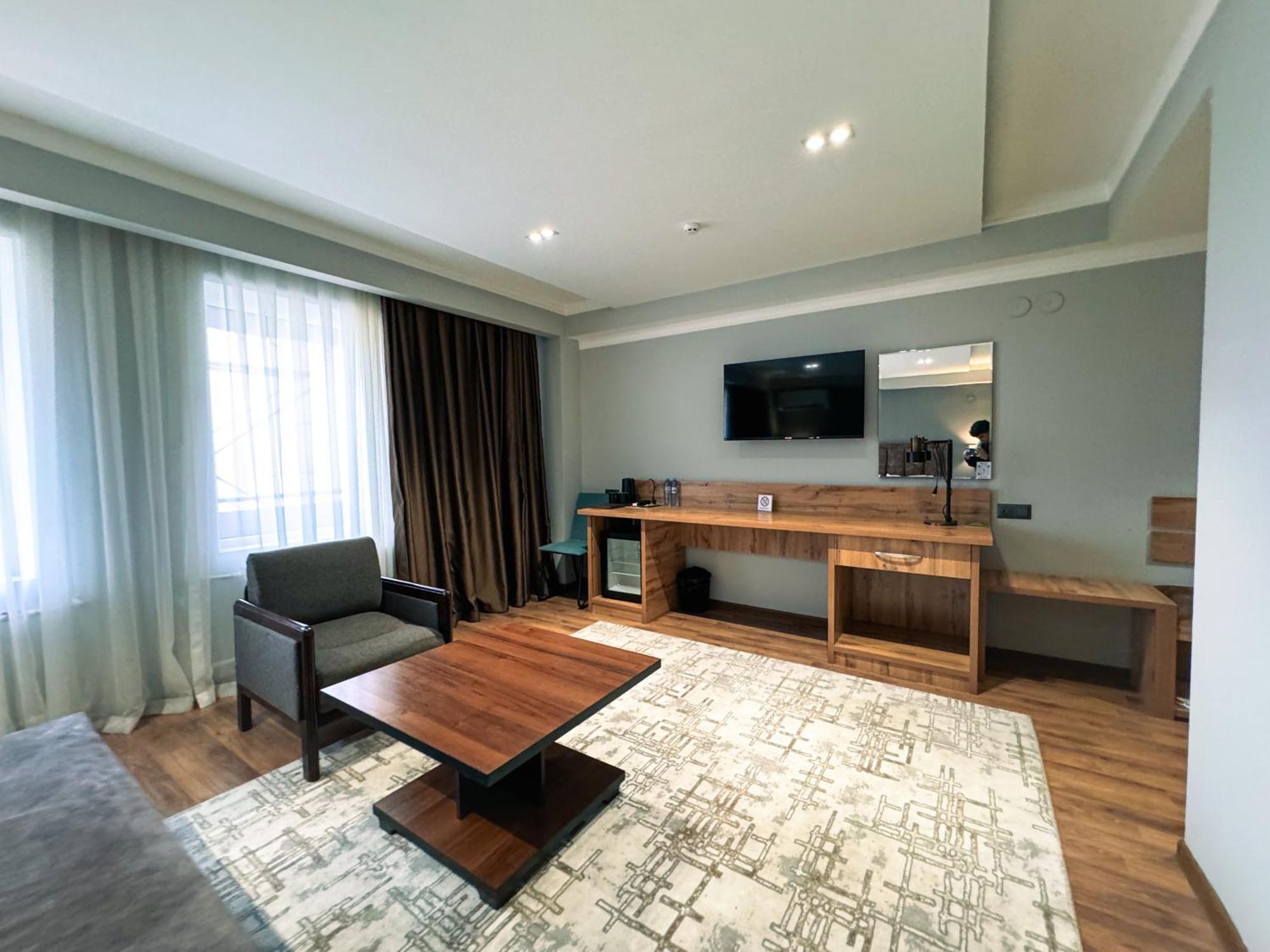 Ziyorat Luxury Hotel Fergana Exterior photo