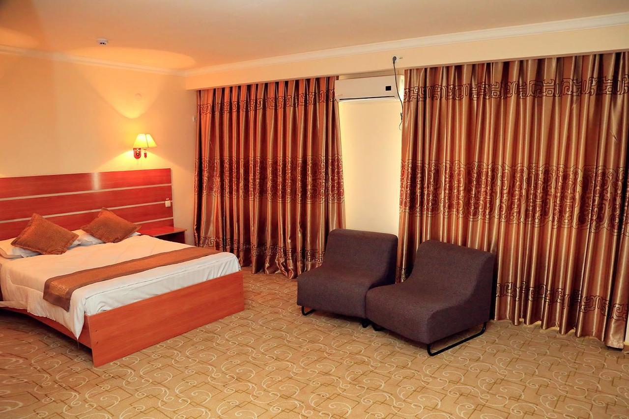 Ziyorat Luxury Hotel Fergana Exterior photo