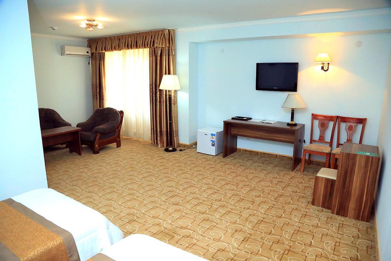 Ziyorat Luxury Hotel Fergana Exterior photo